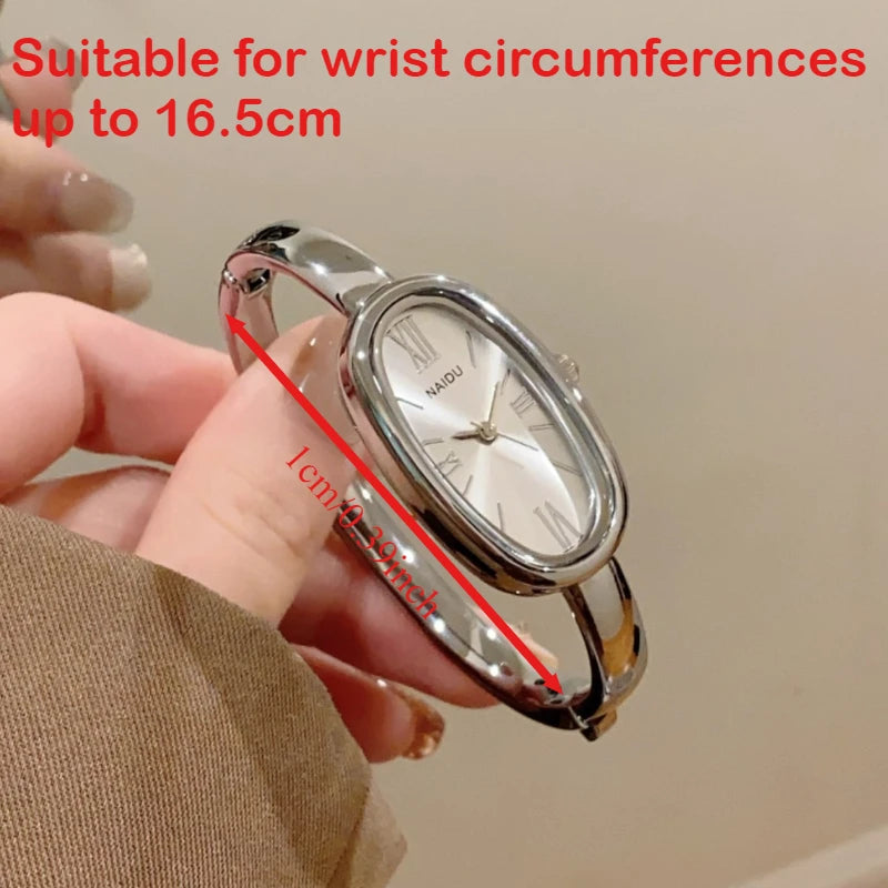 Montre Femme Ovale à Quartz avec Chiffres Romains – Bracelet Doré Élégant