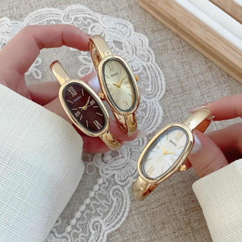 Montre Femme Ovale à Quartz avec Chiffres Romains – Bracelet Doré Élégant